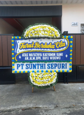 Papan Bunga Duka di Larik Kemahan