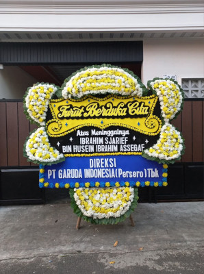 Papan Bunga Duka di Larik Kemahan