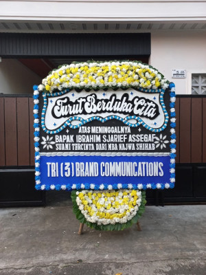 Papan Bunga Duka di Larik Kemahan